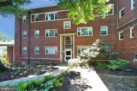 Condominium in Arlington VA 1307 Ode STREET.jpg