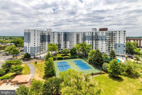 Condominium in McLean VA 6800 Fleetwood ROAD.jpg