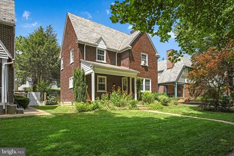 Single Family Residence in Lancaster PA 817 Martha AVENUE 2.jpg