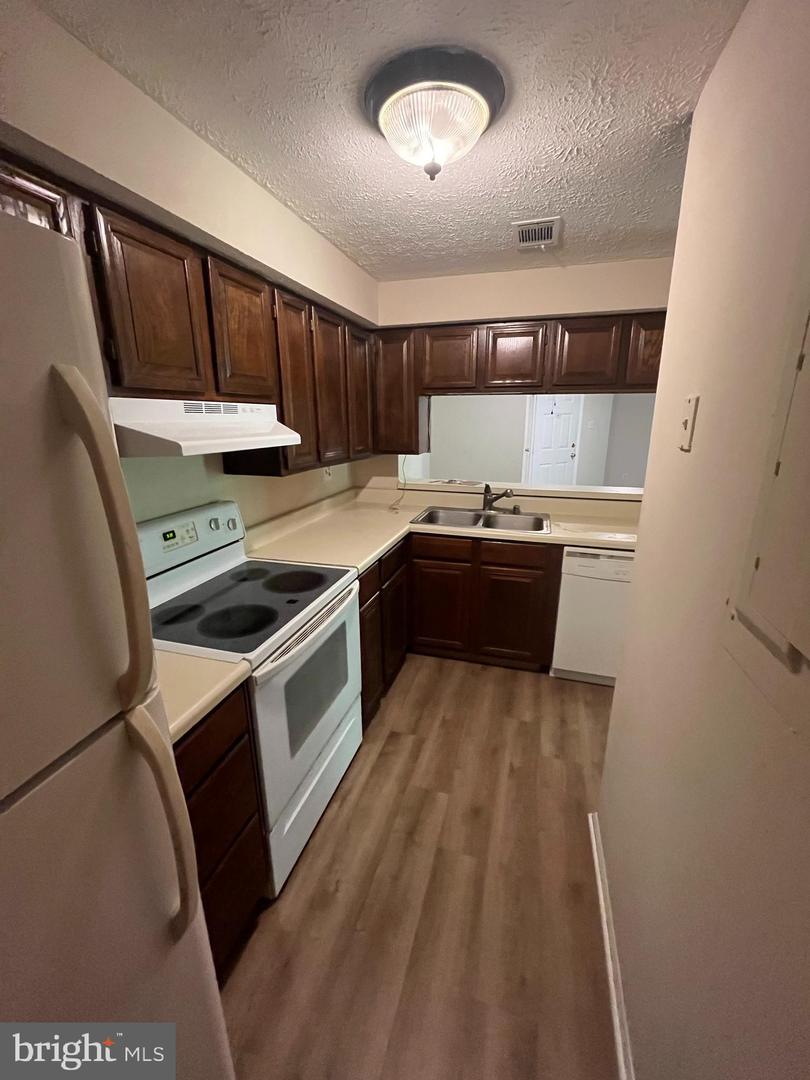 Photo 4 of 14 of 26012 Brigadier Pl #L condo