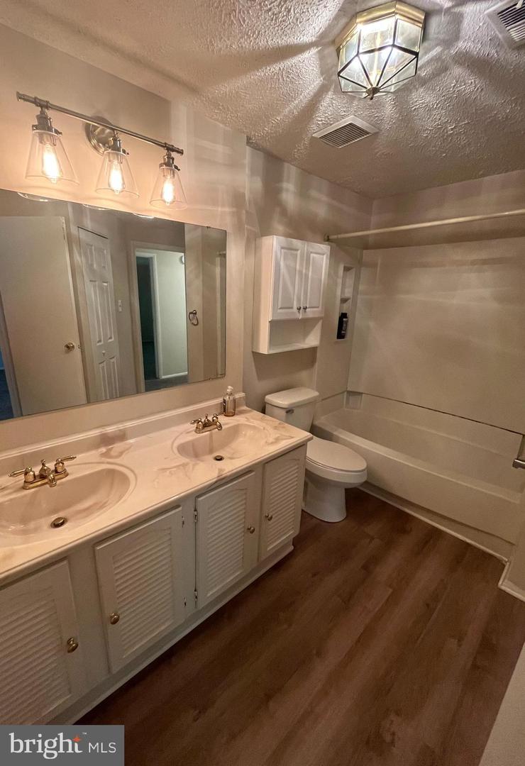 Photo 9 of 14 of 26012 Brigadier Pl #L condo