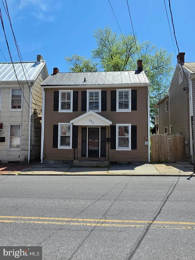 246 E 7th Street