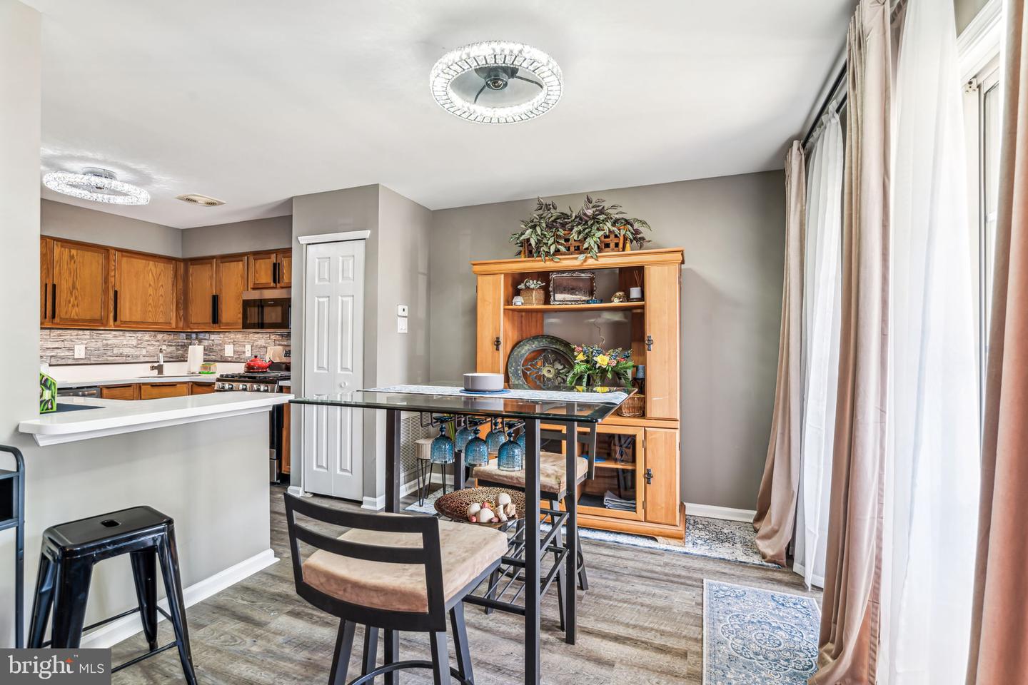 Photo 9 of 39 of 1302 Lakeside Dr townhome