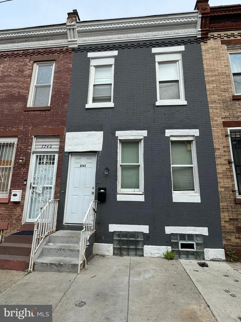 3242 N Randolph Street