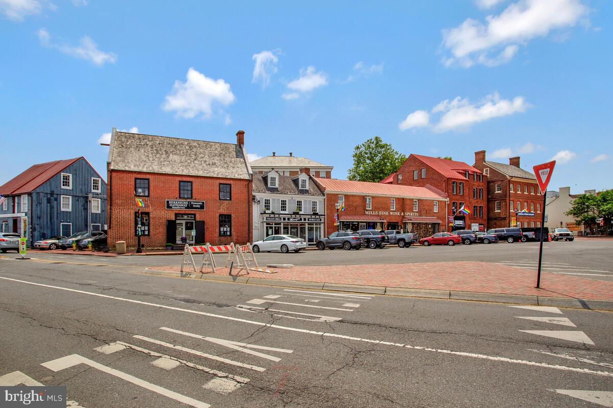 81 Main St