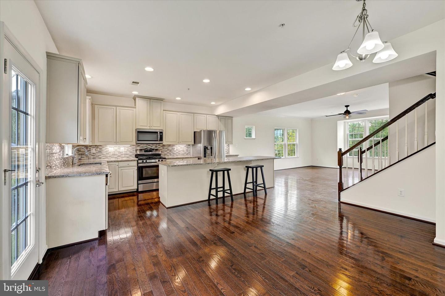 Photo 11 of 25 of 1335 Dickinson Ct townhome