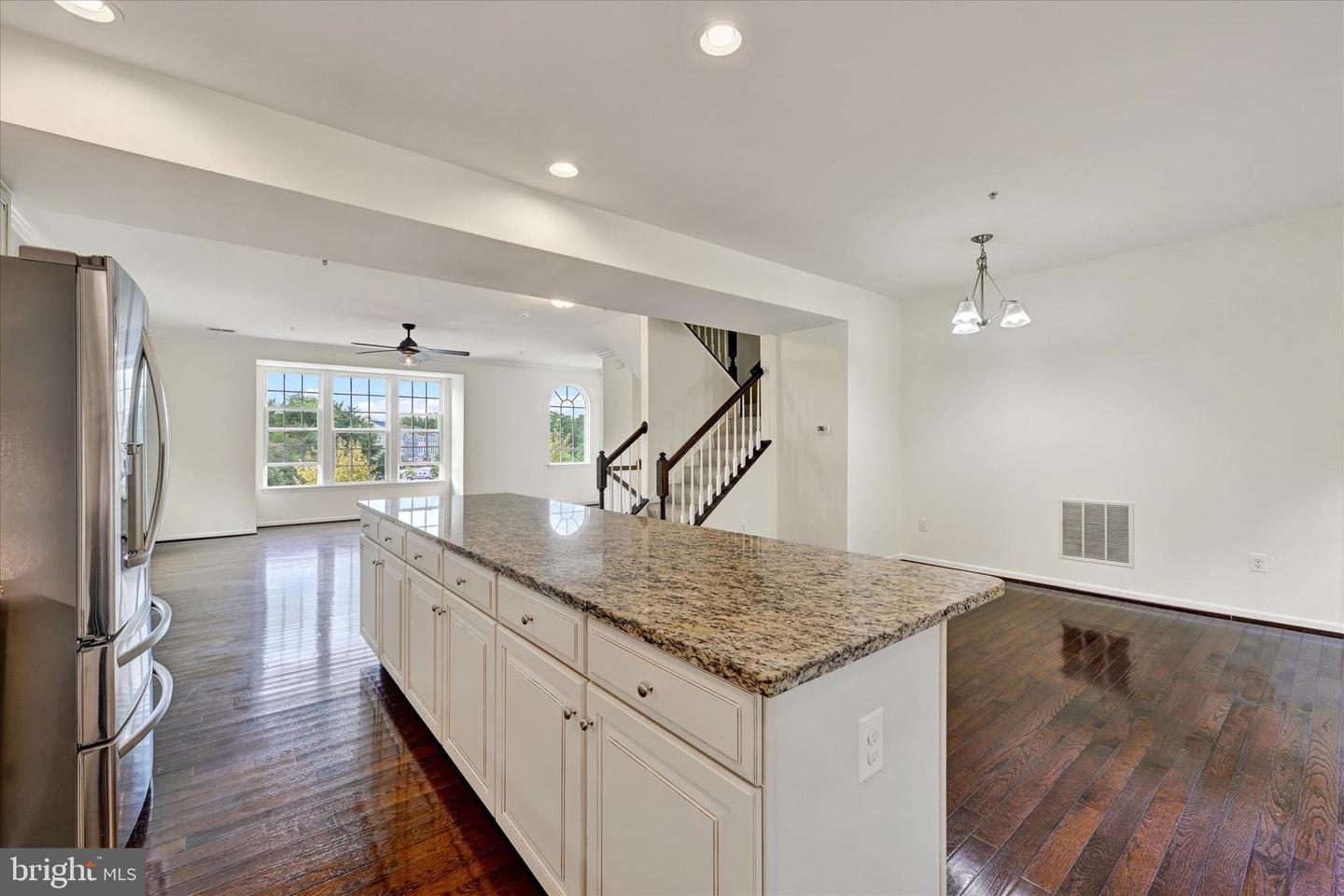 Photo 8 of 25 of 1335 Dickinson Ct townhome