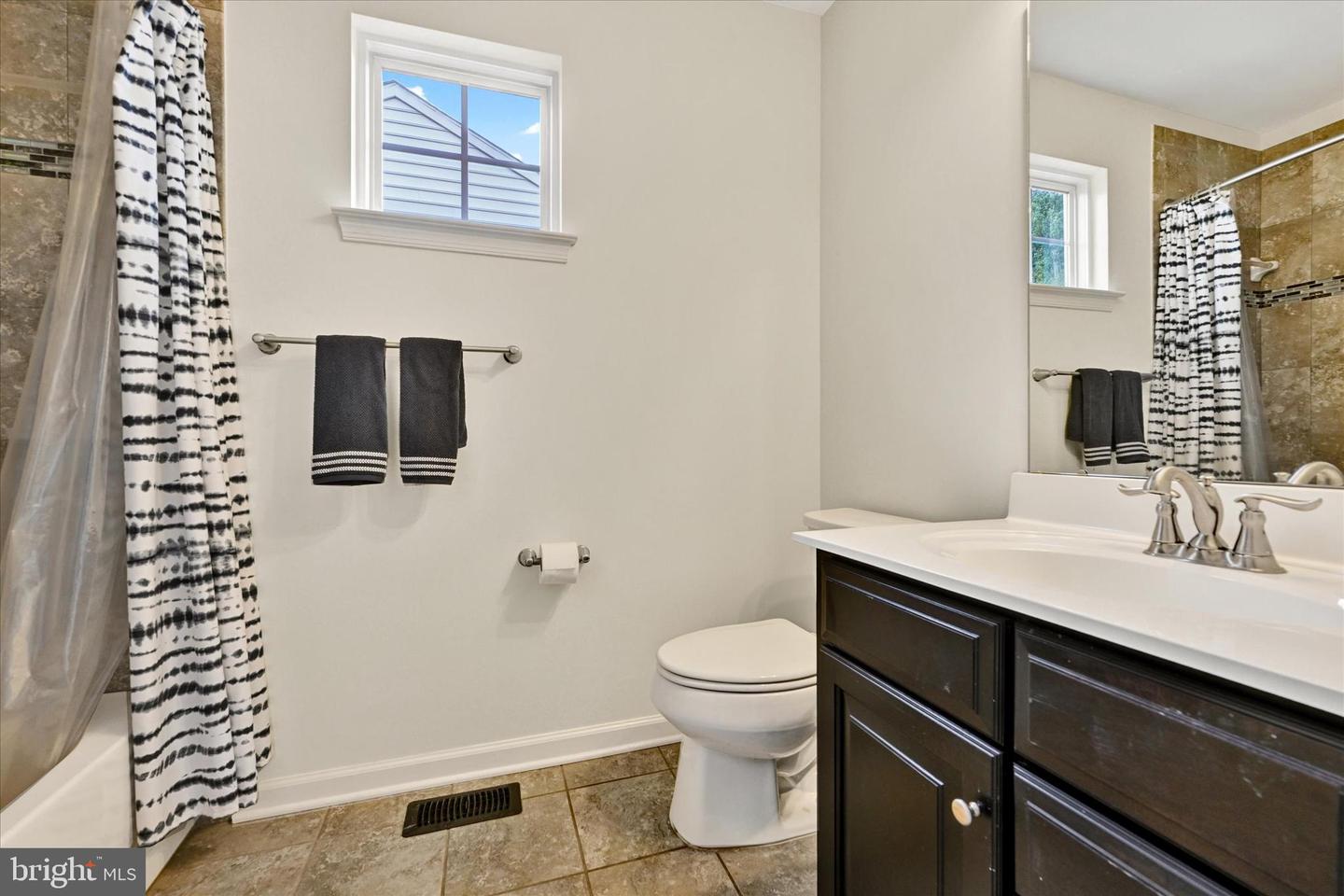Photo 15 of 25 of 1335 Dickinson Ct townhome