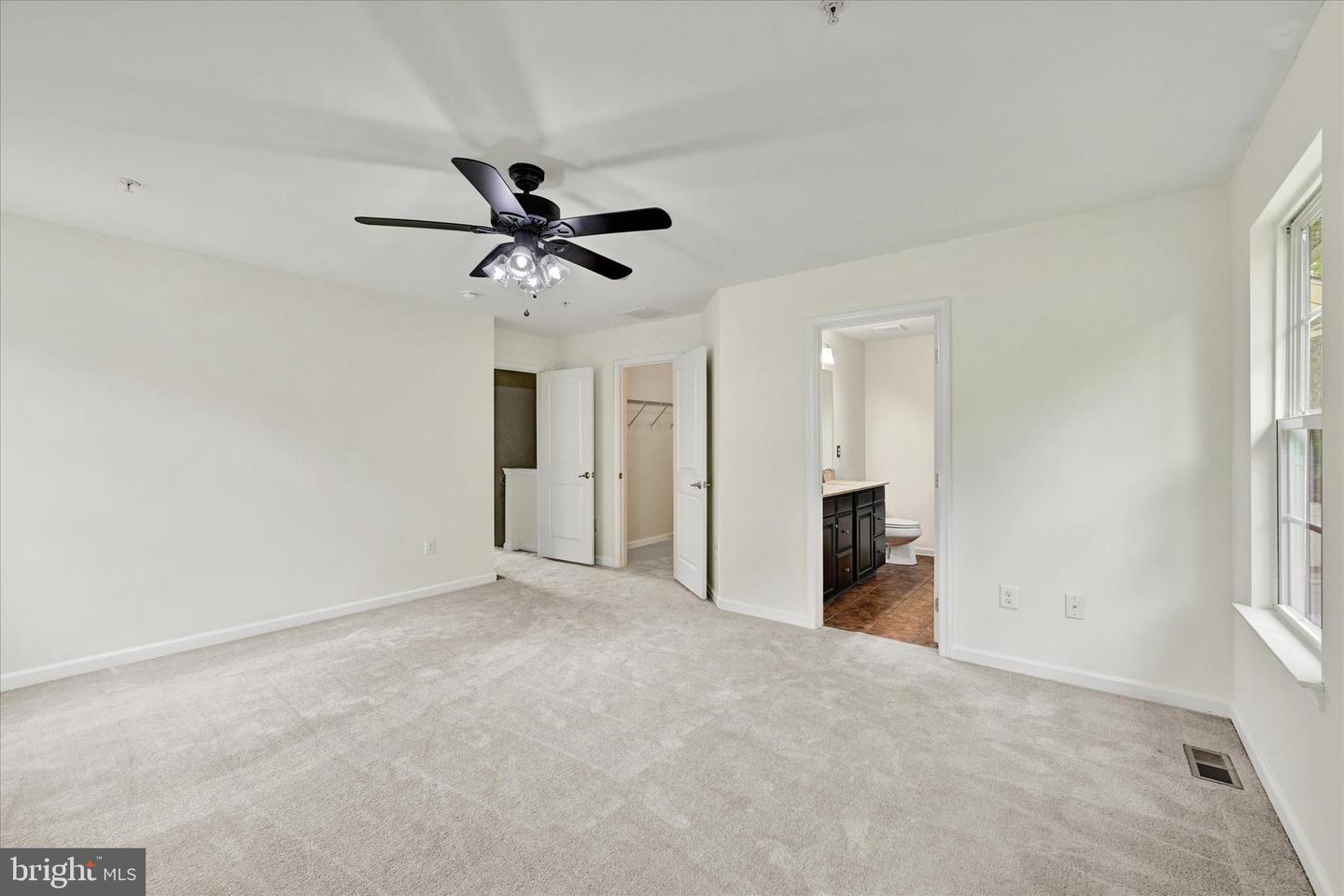 Photo 18 of 25 of 1335 Dickinson Ct townhome