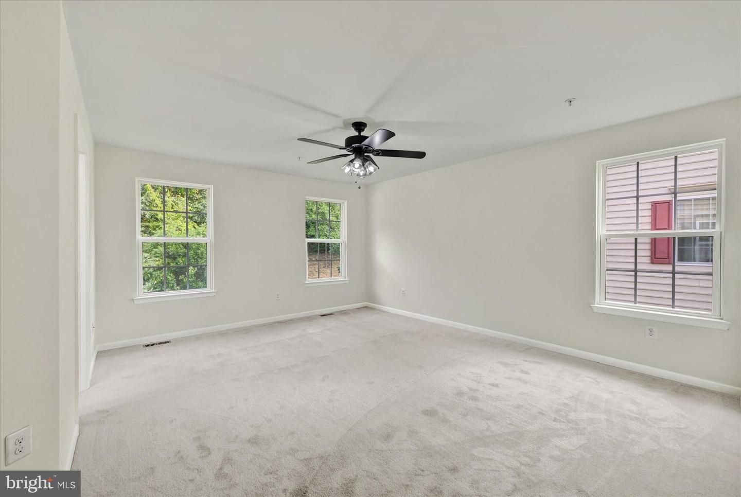 Photo 17 of 25 of 1335 Dickinson Ct townhome