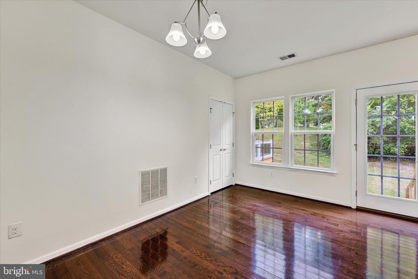Photo 10 of 25 of 1335 Dickinson Ct townhome