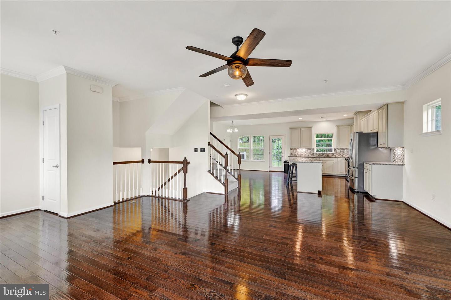 Photo 5 of 25 of 1335 Dickinson Ct townhome