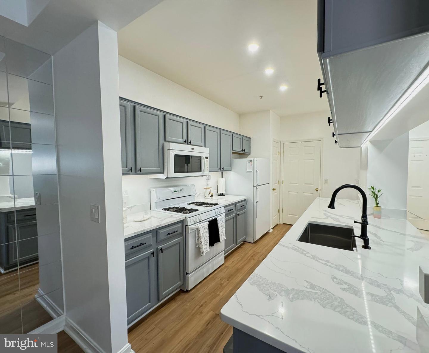 Photo 5 of 35 of 46608 Drysdale Ter #200 condo