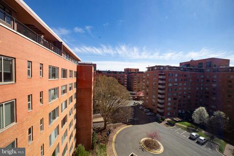 Condominium in Arlington VA 1121 Arlington BOULEVARD.jpg