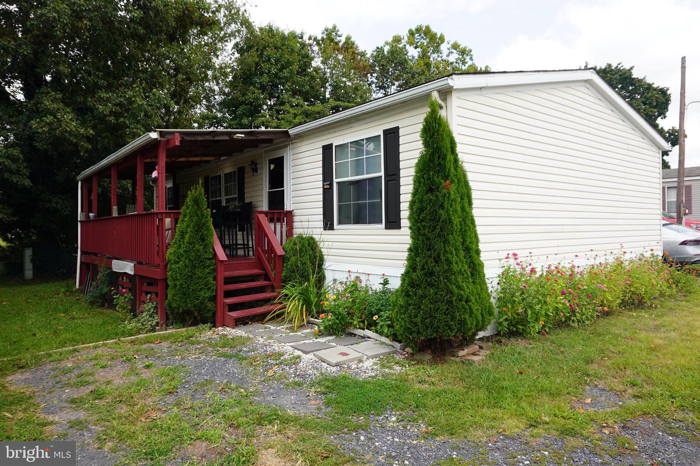 Photo 2 of 19 of 853 Aspen Ave mobile home