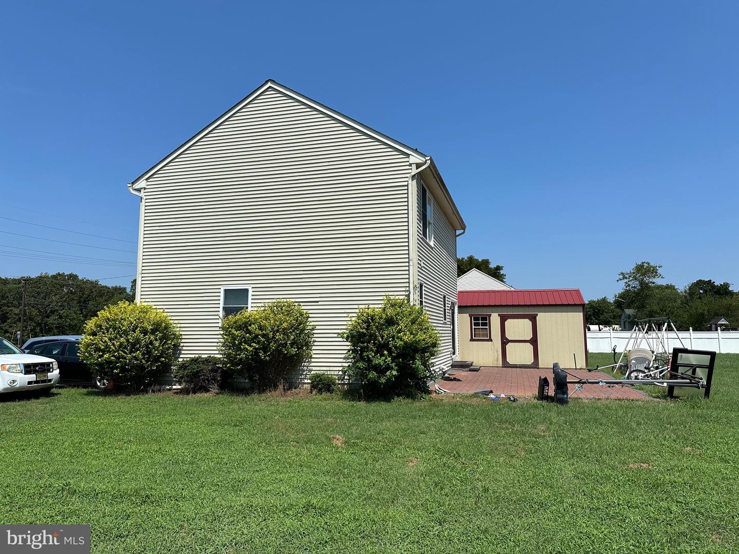 Photo 2 of 17 of 1807 S East Blvd house