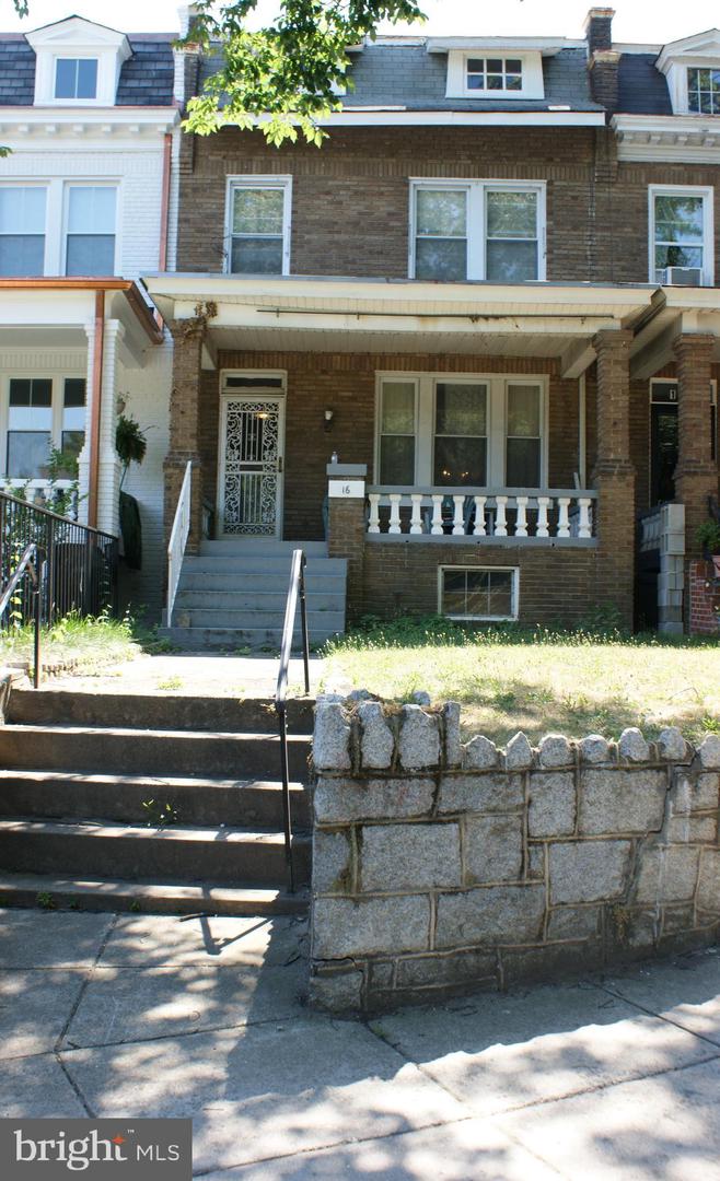 View Washington, DC 20011 townhome