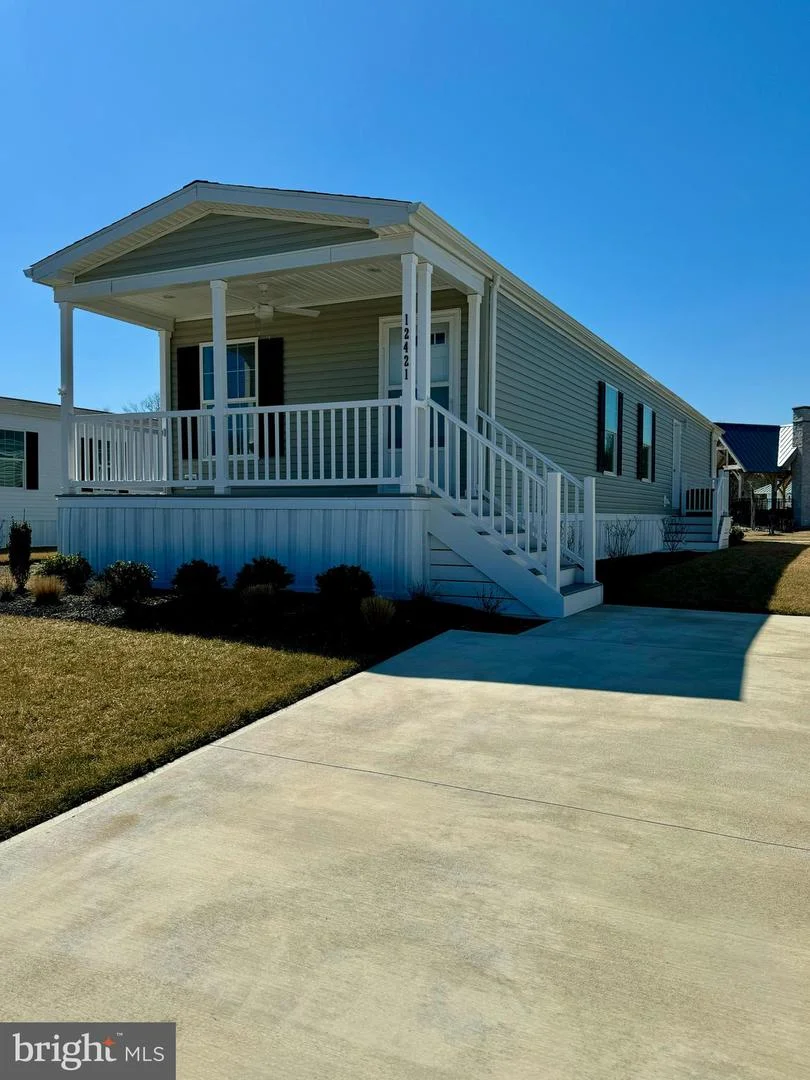12421 Beach Life Lane