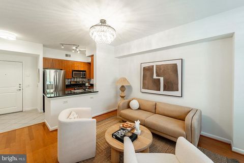 Condominium in Arlington VA 1021 Garfield STREET 2.jpg