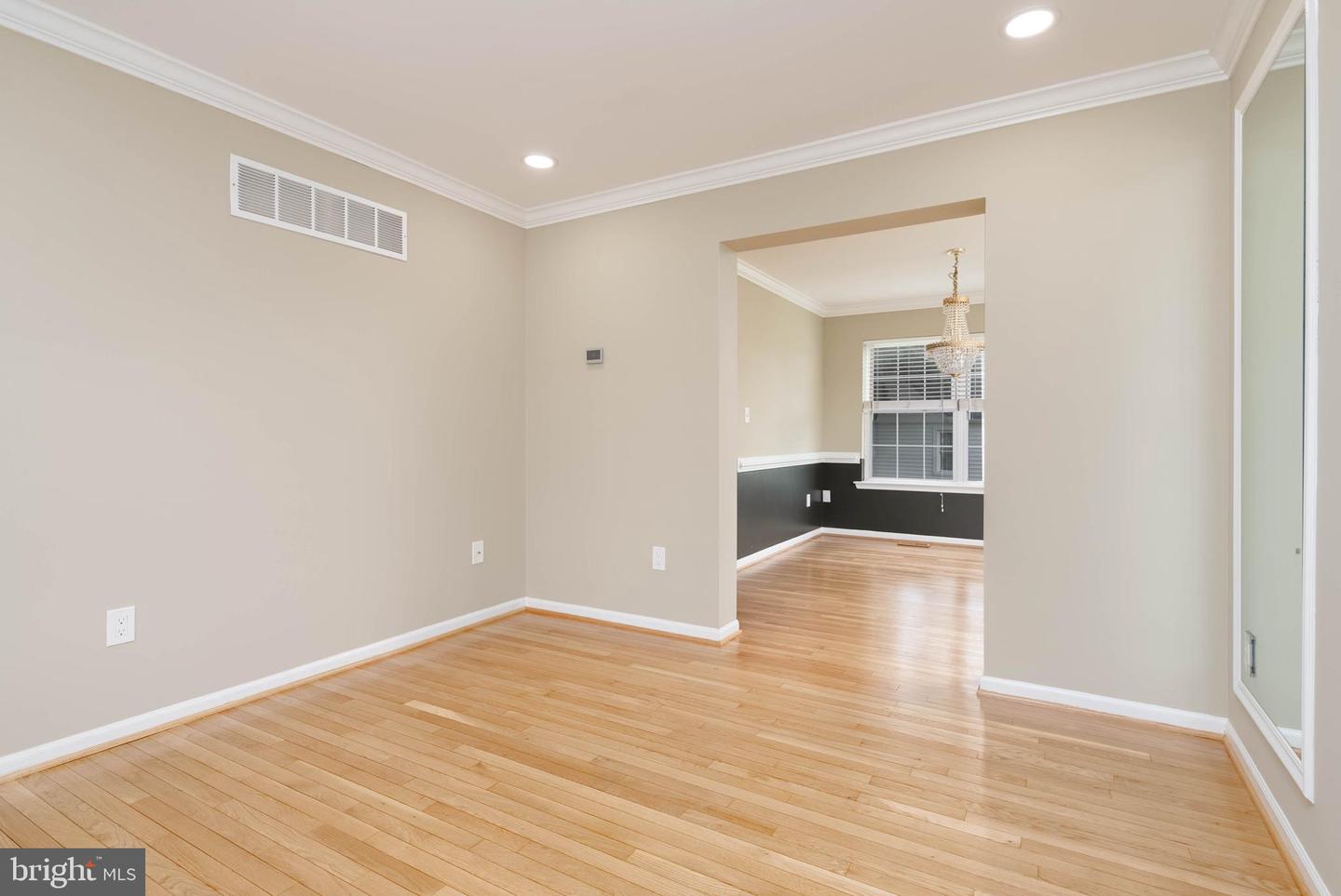 Photo 5 of 53 of 2601 Luiss Deane Dr house