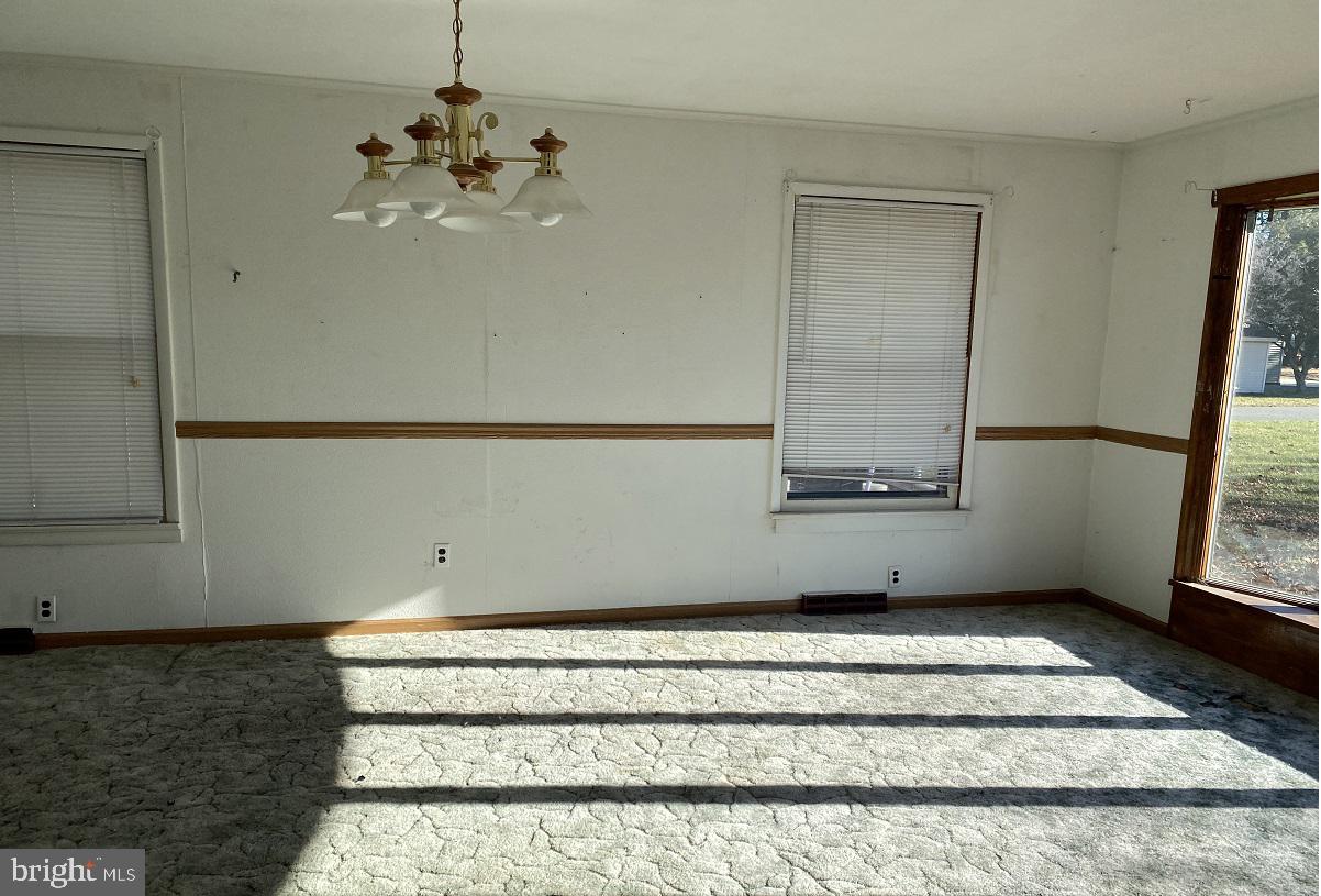 Photo 8 of 28 of 25 Riverview Ave house