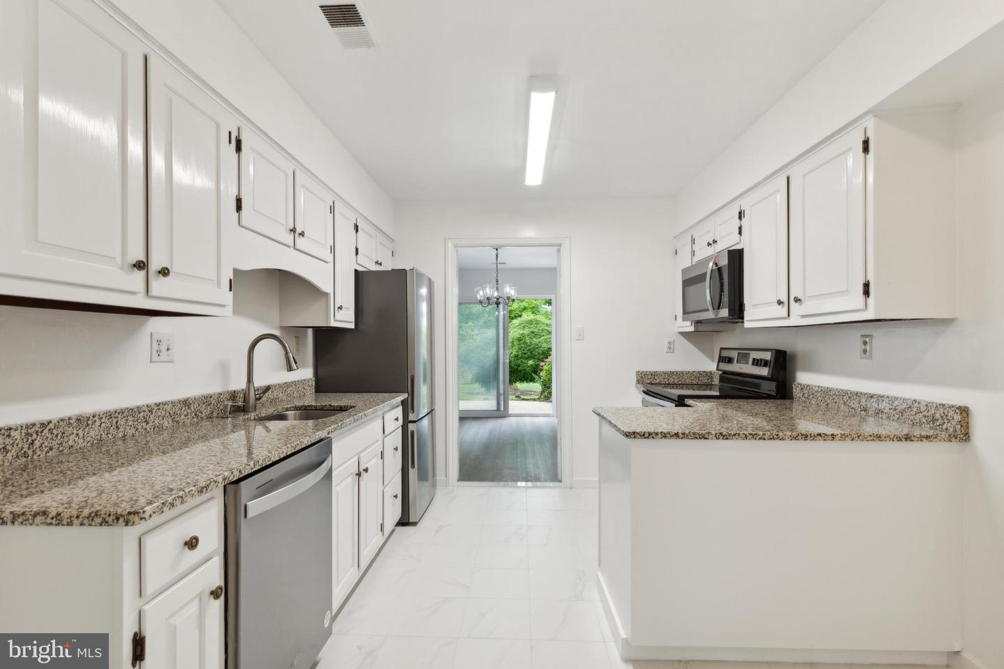 Photo 13 of 28 of 54 Oak Knoll Dr townhome