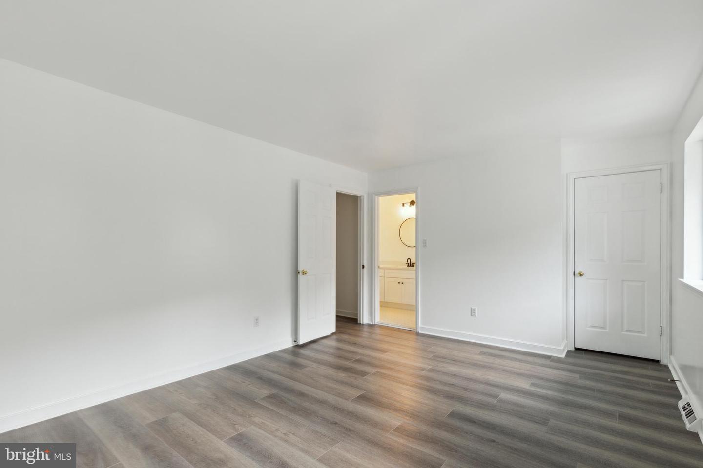 Photo 19 of 28 of 54 Oak Knoll Dr townhome