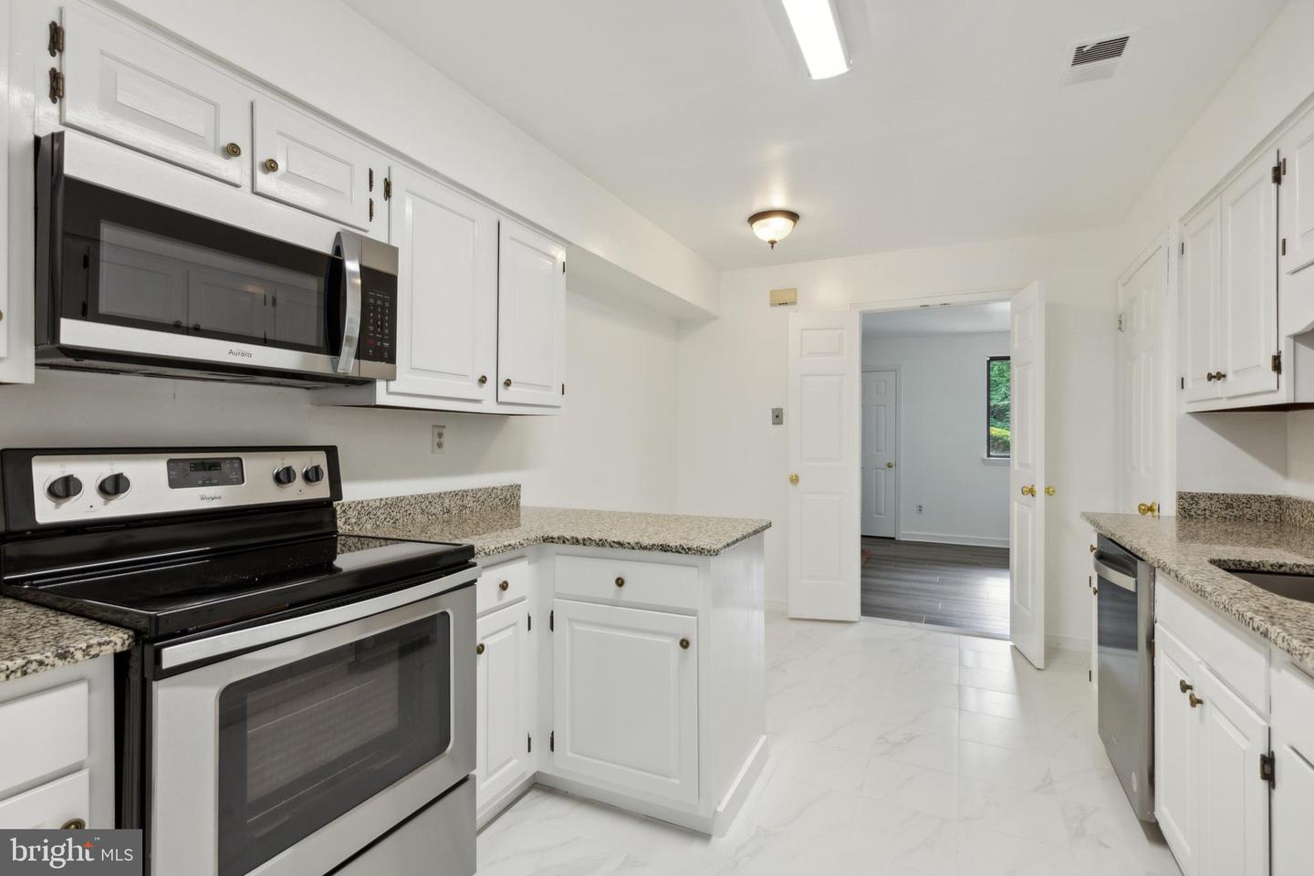 Photo 11 of 28 of 54 Oak Knoll Dr townhome