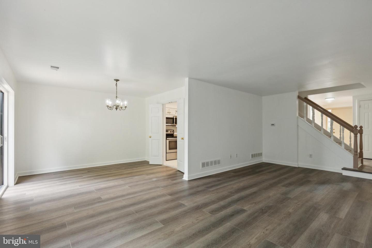 Photo 6 of 28 of 54 Oak Knoll Dr townhome