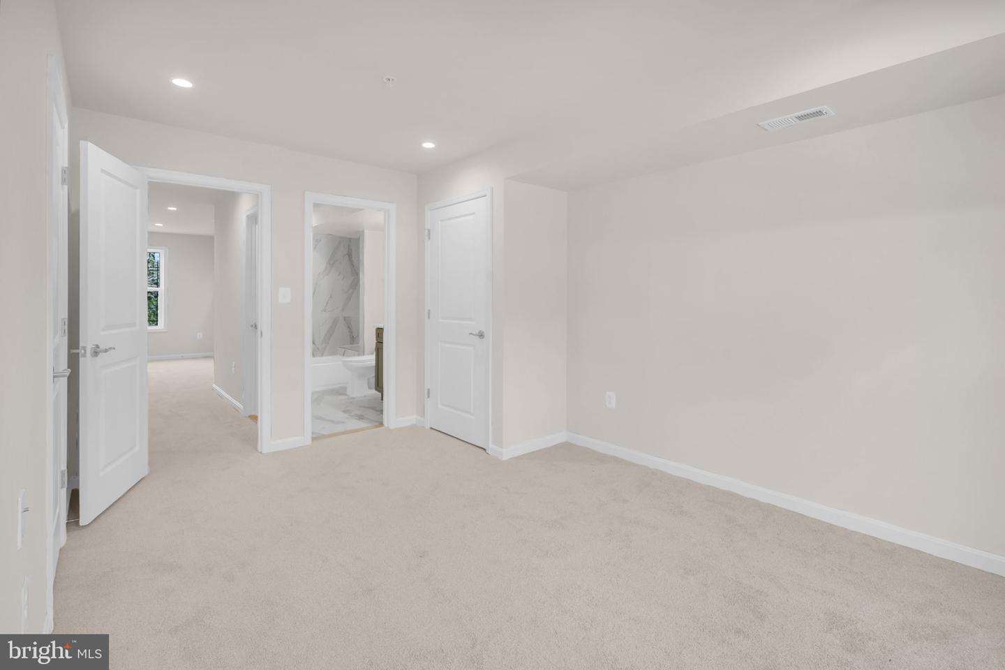 Photo 7 of 34 of 2429 Elvans Rd SE townhome