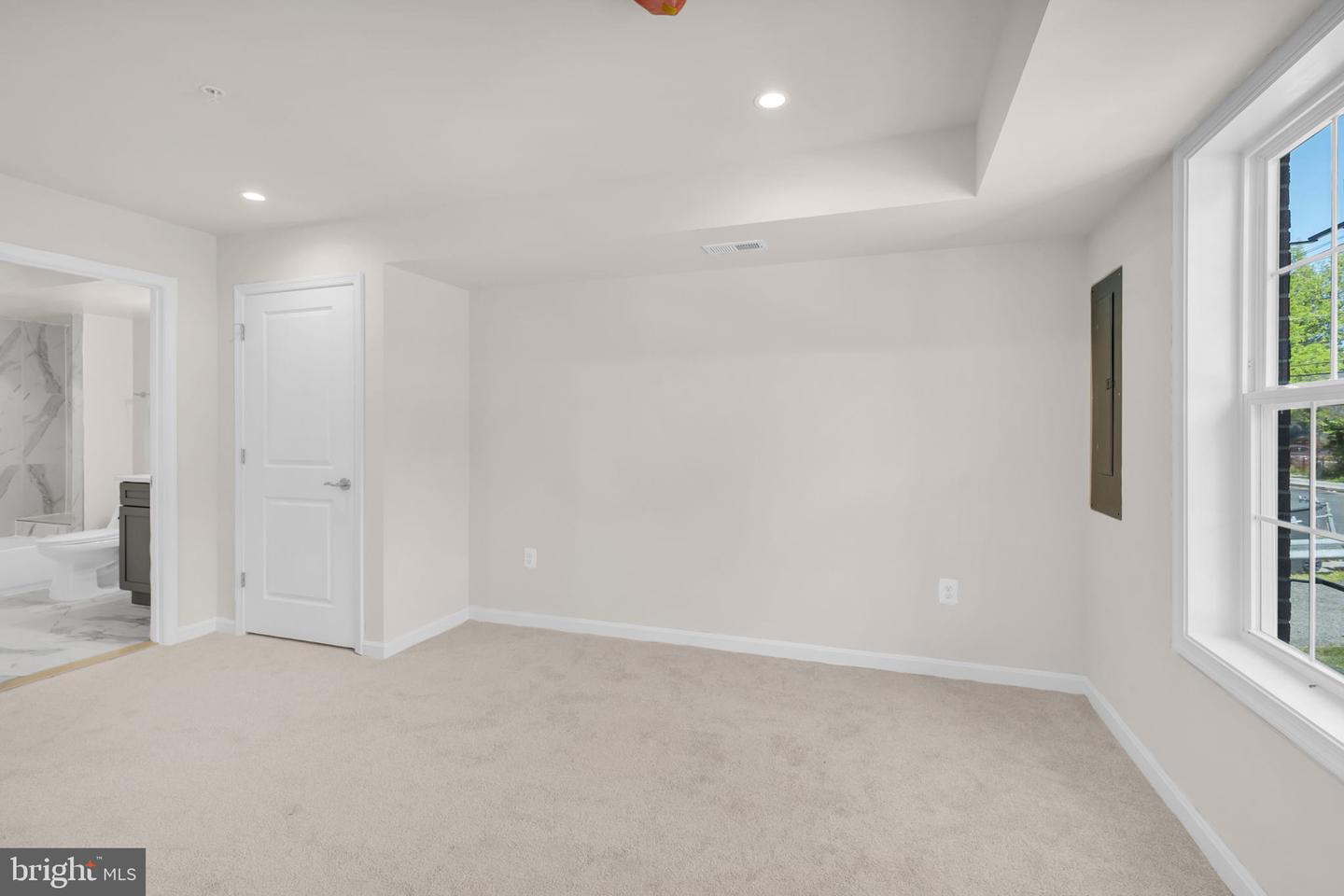 Photo 6 of 34 of 2429 Elvans Rd SE townhome