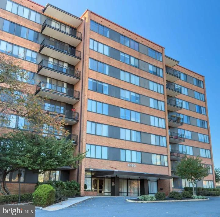 4390 Lorcom Lane Unit 606