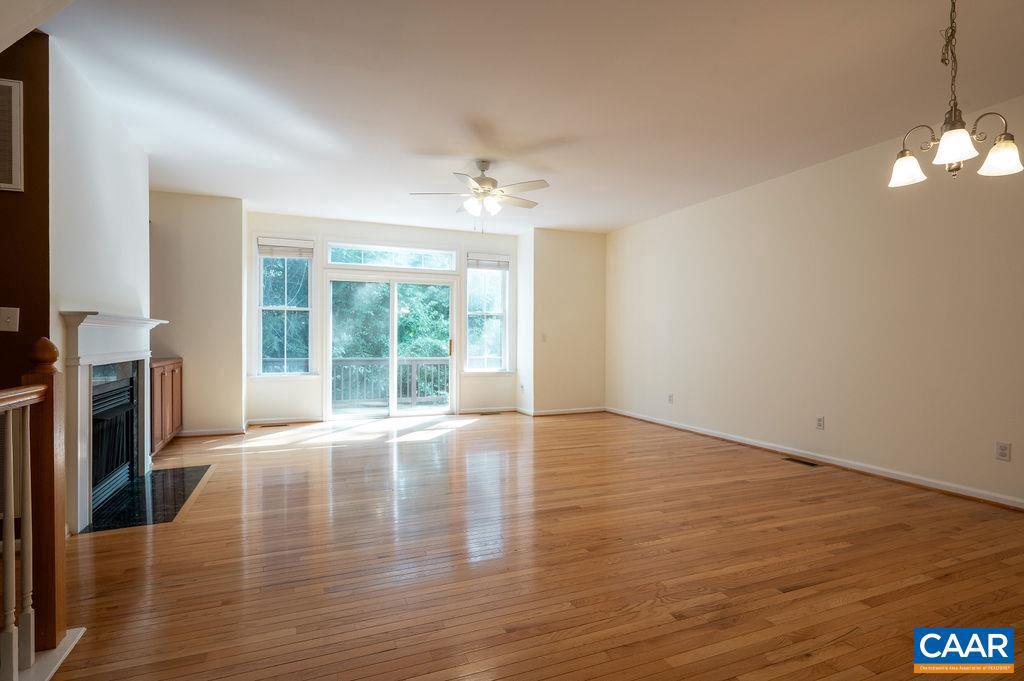 Photo 5 of 25 of 104 Melbourne Prk #D townhome