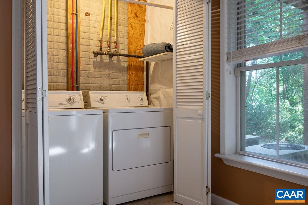 Photo 4 of 25 of 104 Melbourne Prk #D townhome