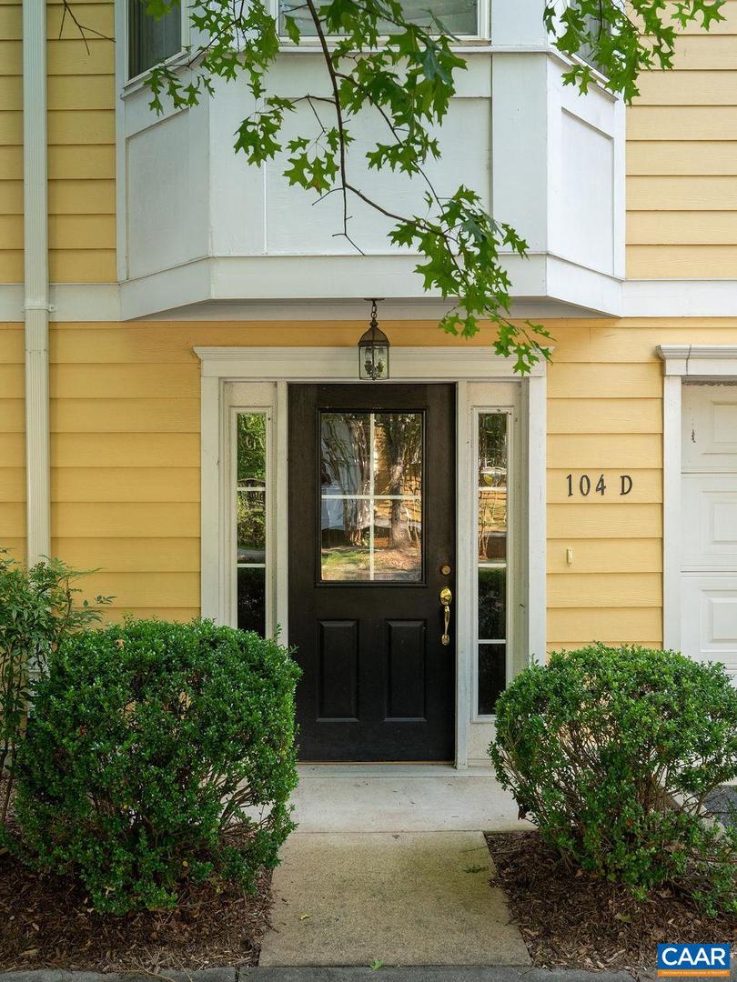 Photo 2 of 25 of 104 Melbourne Prk #D townhome