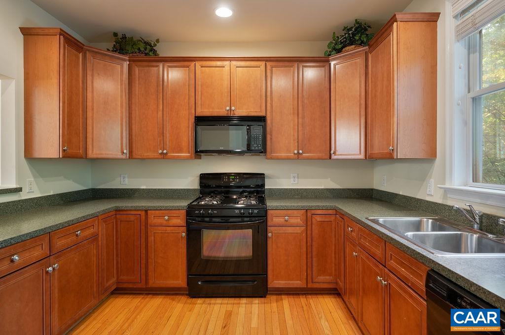 Photo 12 of 25 of 104 Melbourne Prk #D townhome