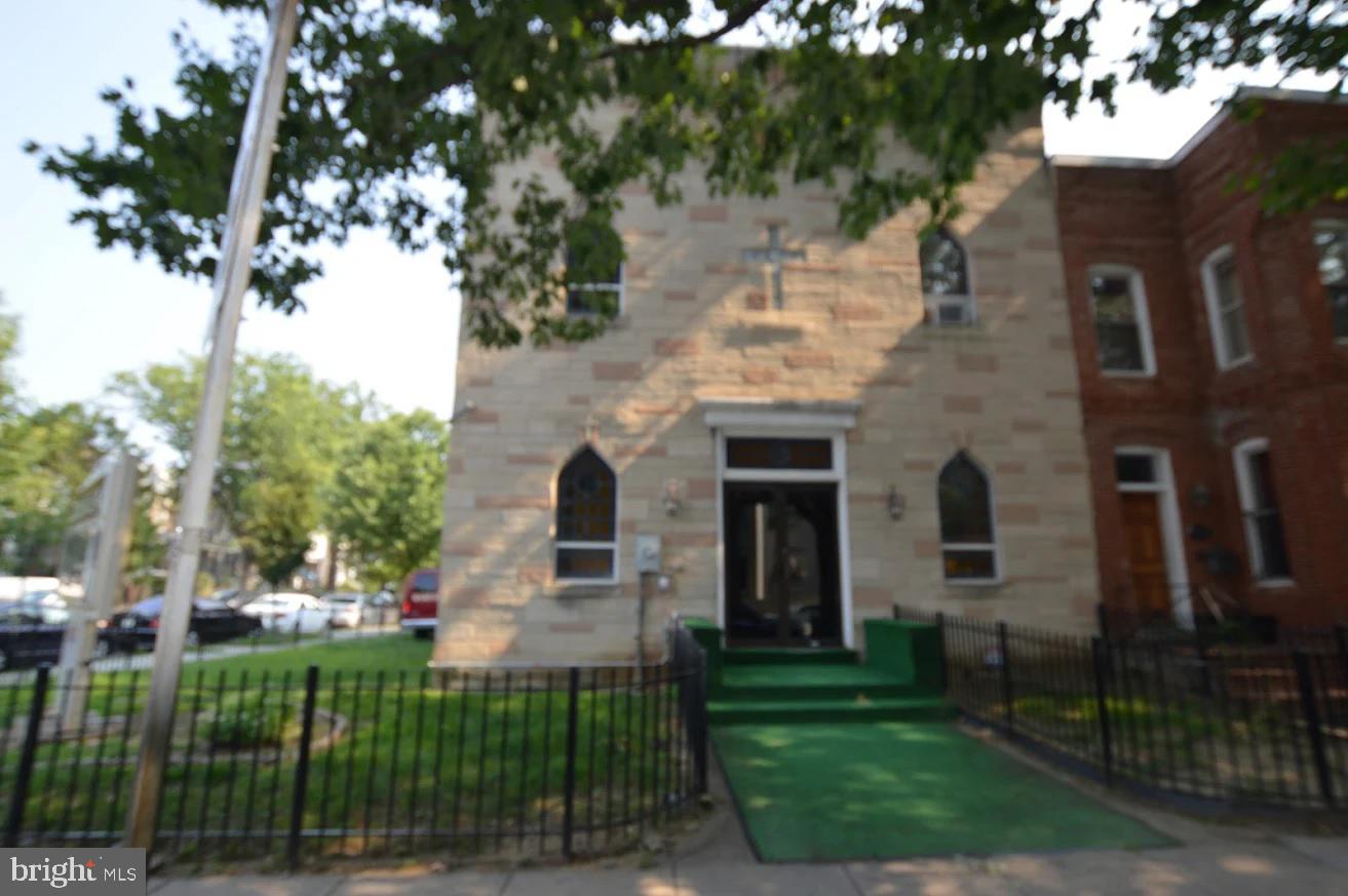 800 I St NE