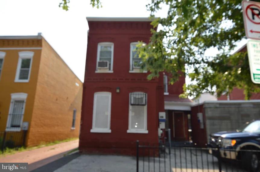 800 I St NE