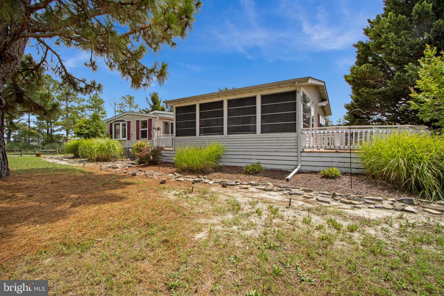 Photo 9 of 48 of 26574 Driftwood Dr #36369 mobile home
