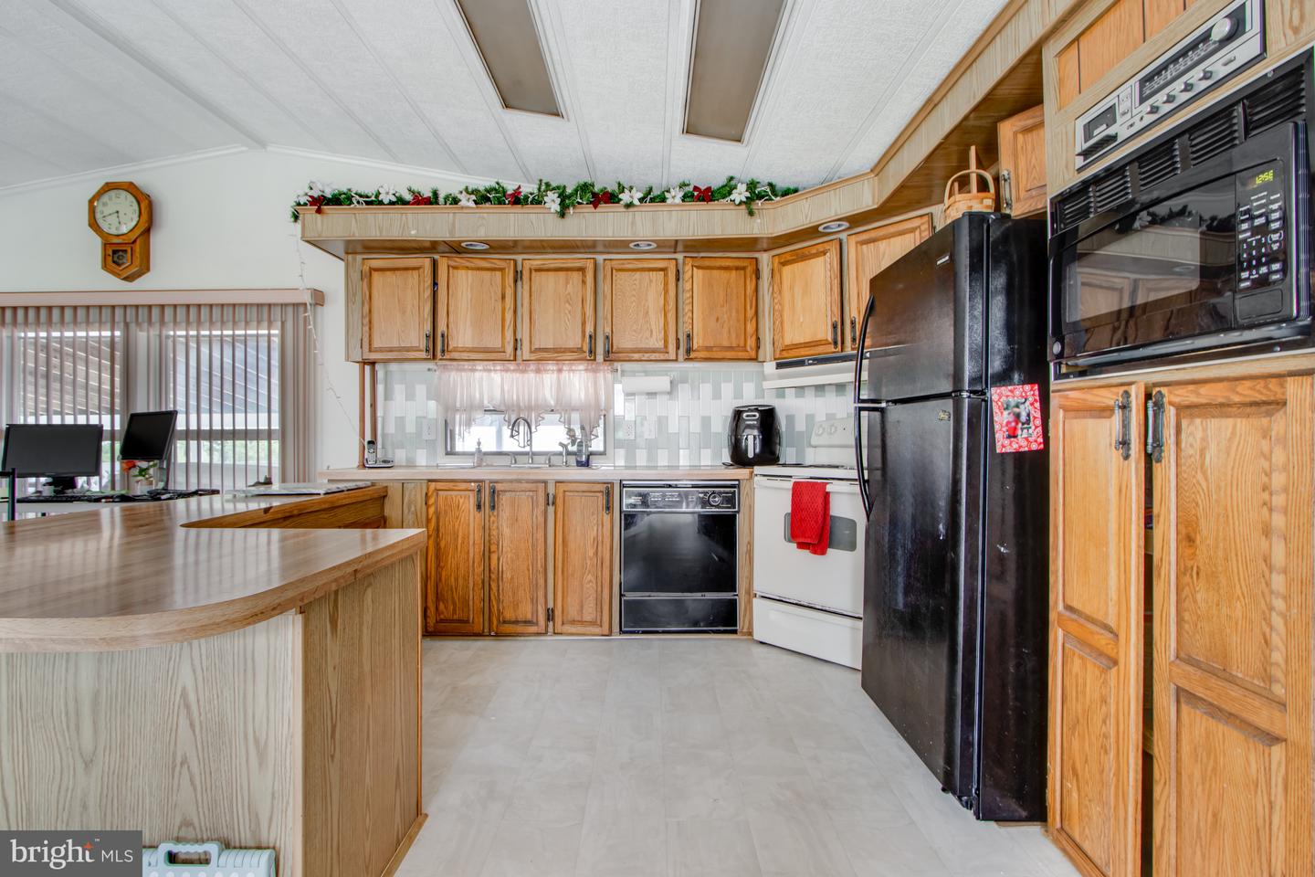 Photo 19 of 48 of 26574 Driftwood Dr #36369 mobile home