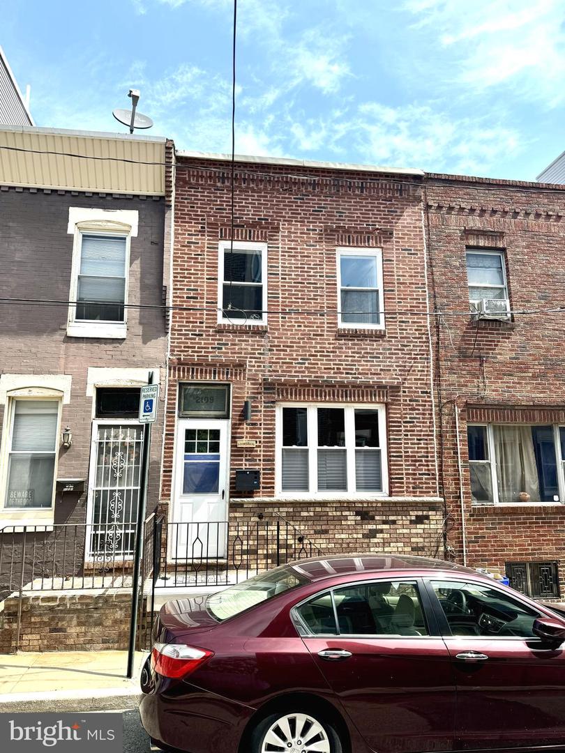 2109 Cross St

                                                                             Philadelphia                                

                                    , PA - $275,000