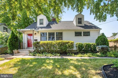 Single Family Residence in Falls Church VA 6819 Westlawn DRIVE.jpg