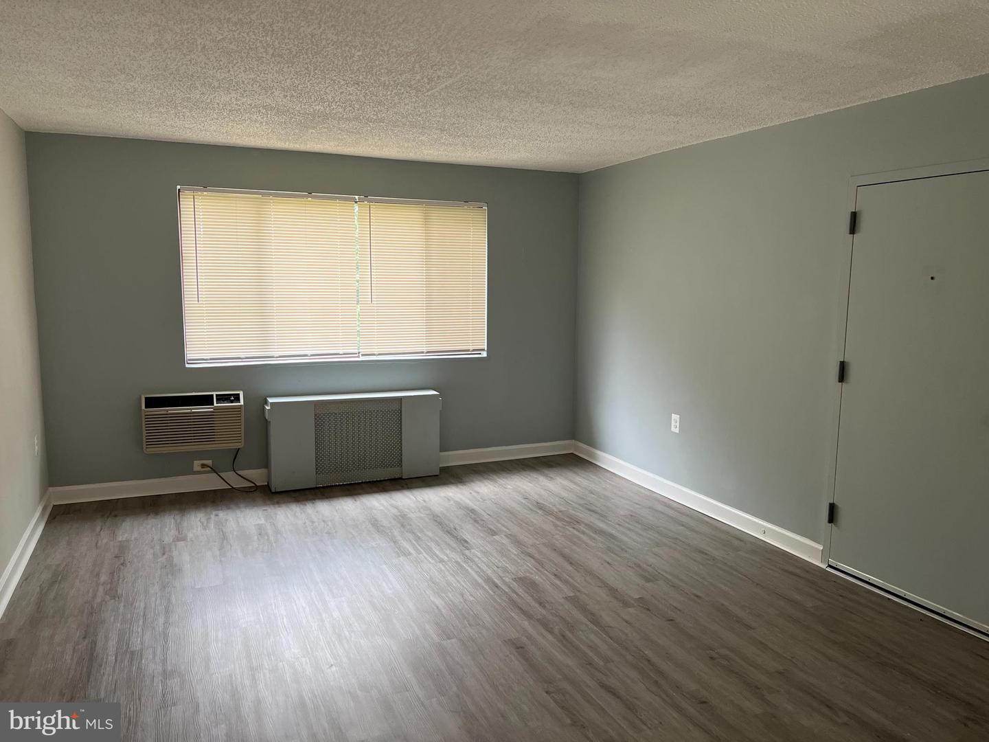 Photo 2 of 14 of 4715 1st St SW #203 condo