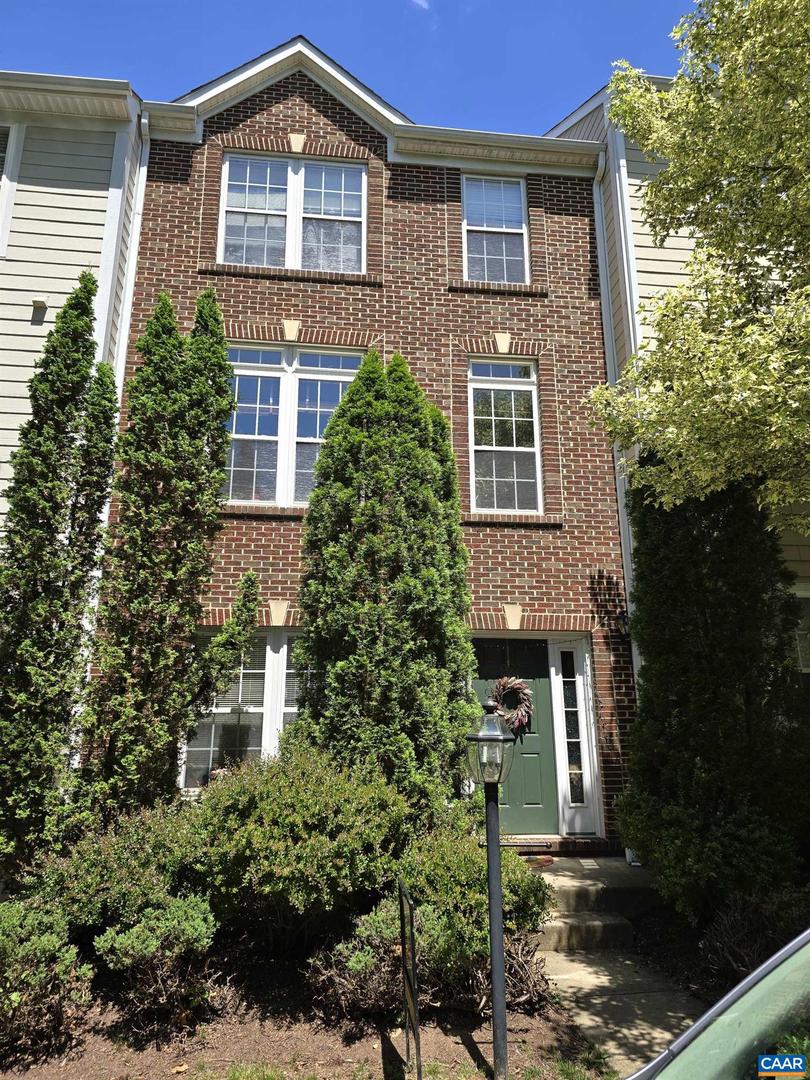 Photo 3 of 26 of 927 Bing Ln townhome