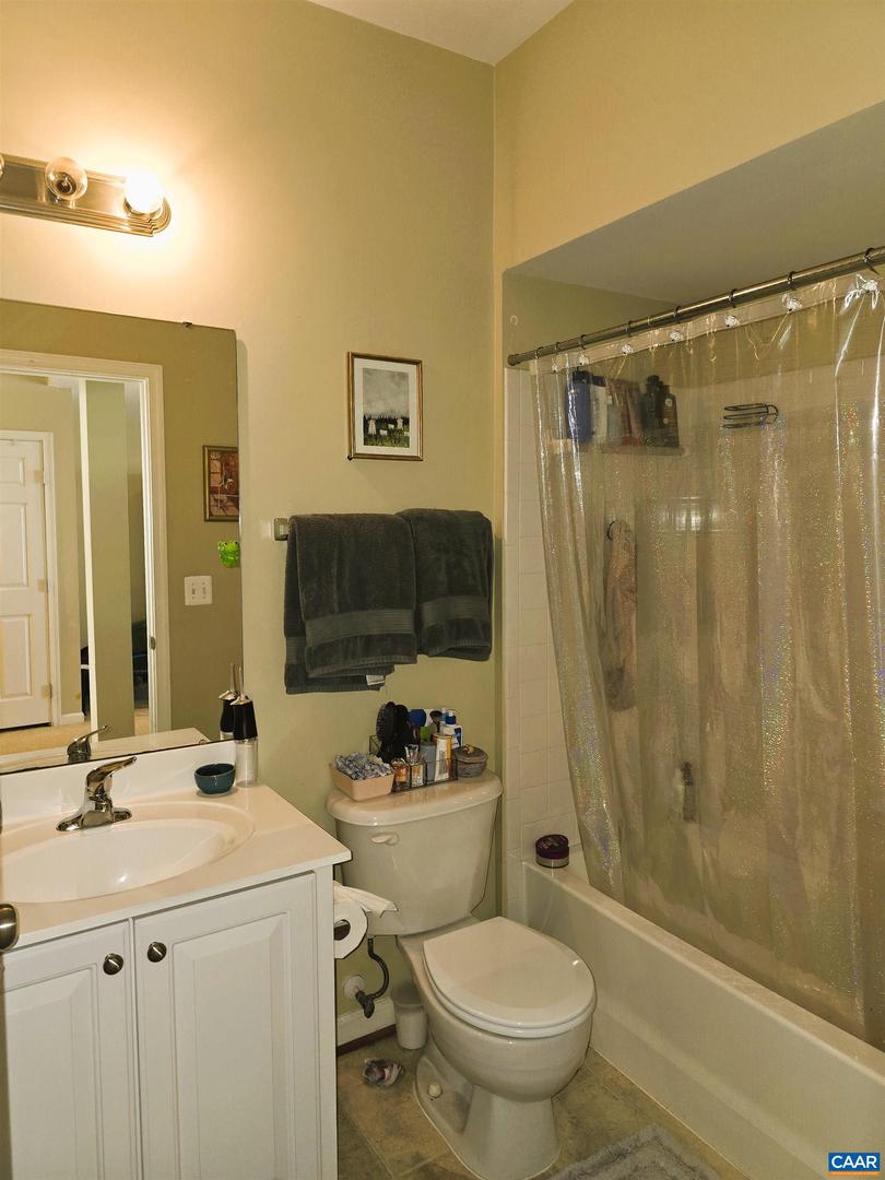 Photo 11 of 26 of 927 Bing Ln townhome