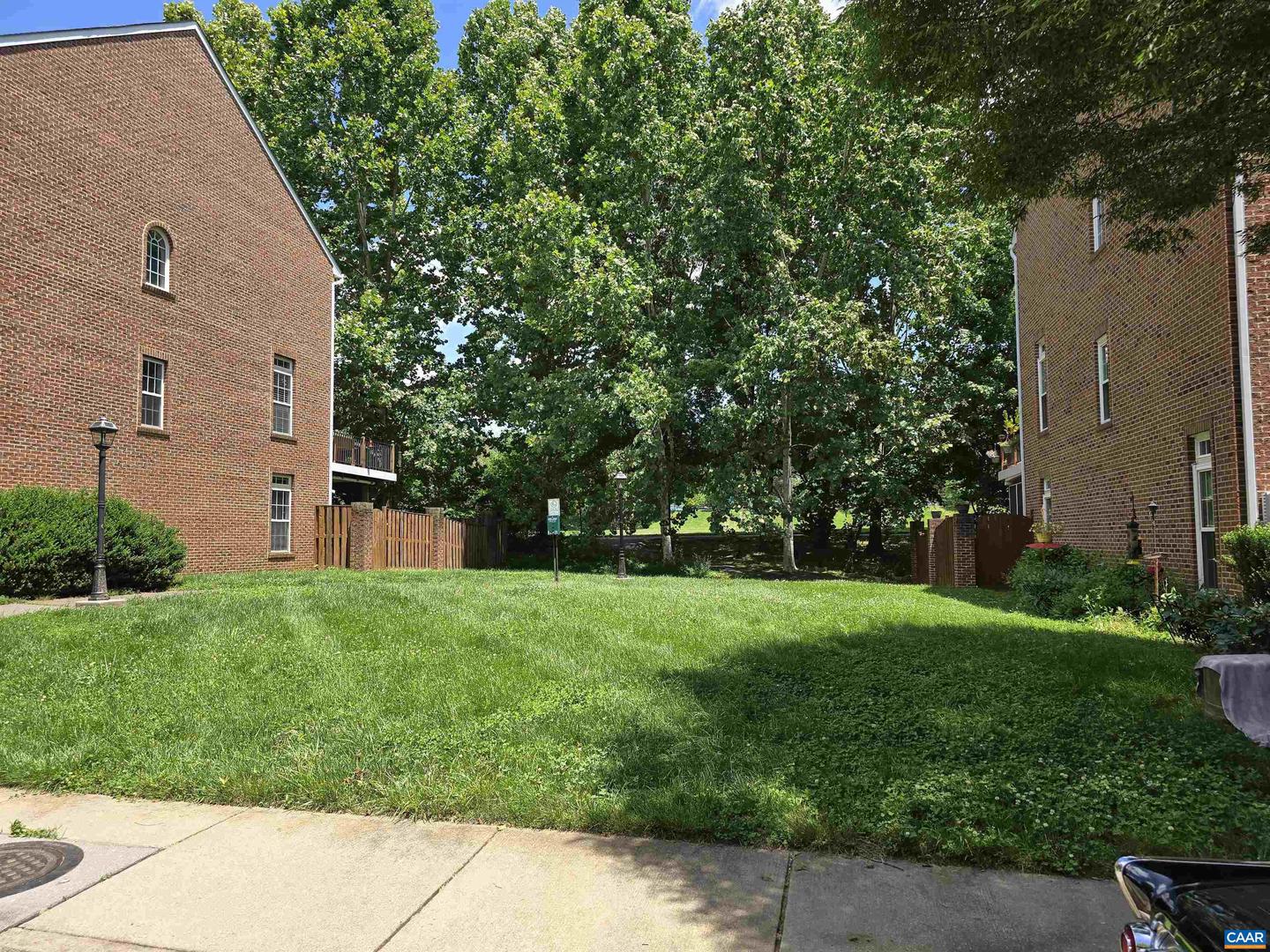 Photo 22 of 26 of 927 Bing Ln townhome
