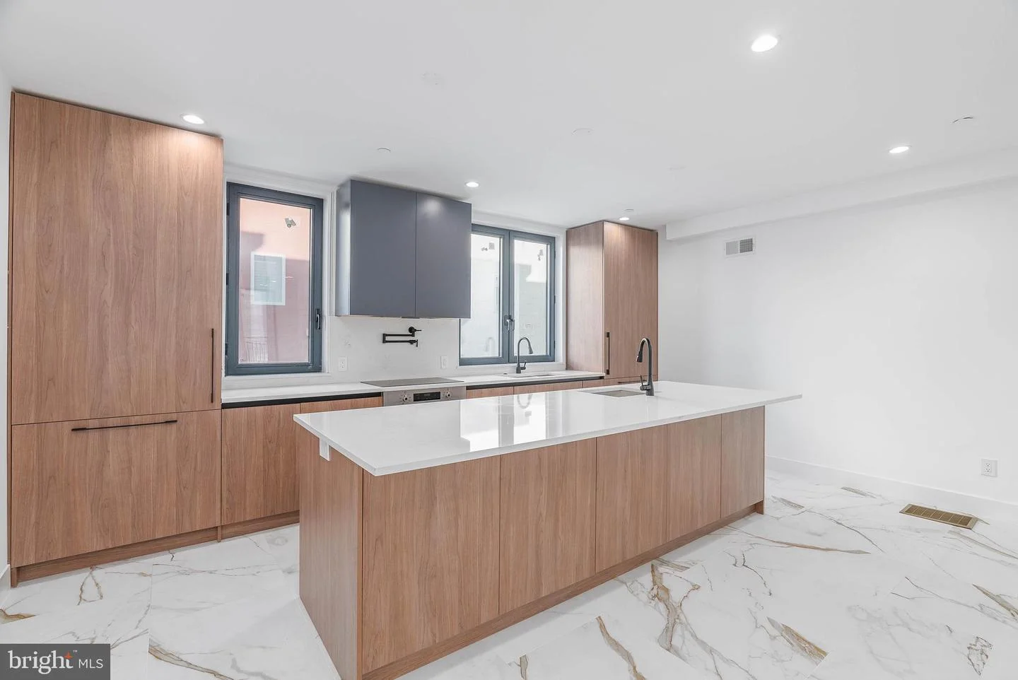 1843 Hartranft Street Unit 8