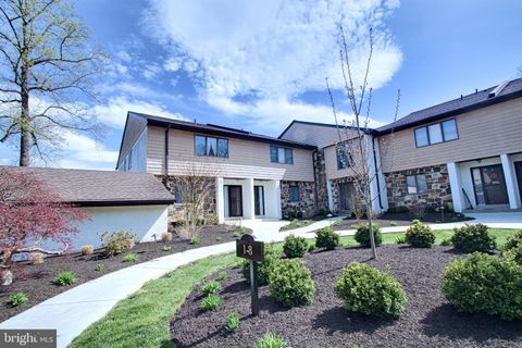 Townhouse in Newtown Square PA 1 Eagleview DRIVE.jpg