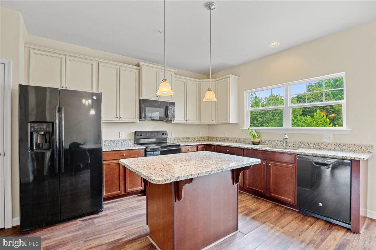 Photo 9 of 43 of 524 English Oak Ln townhome