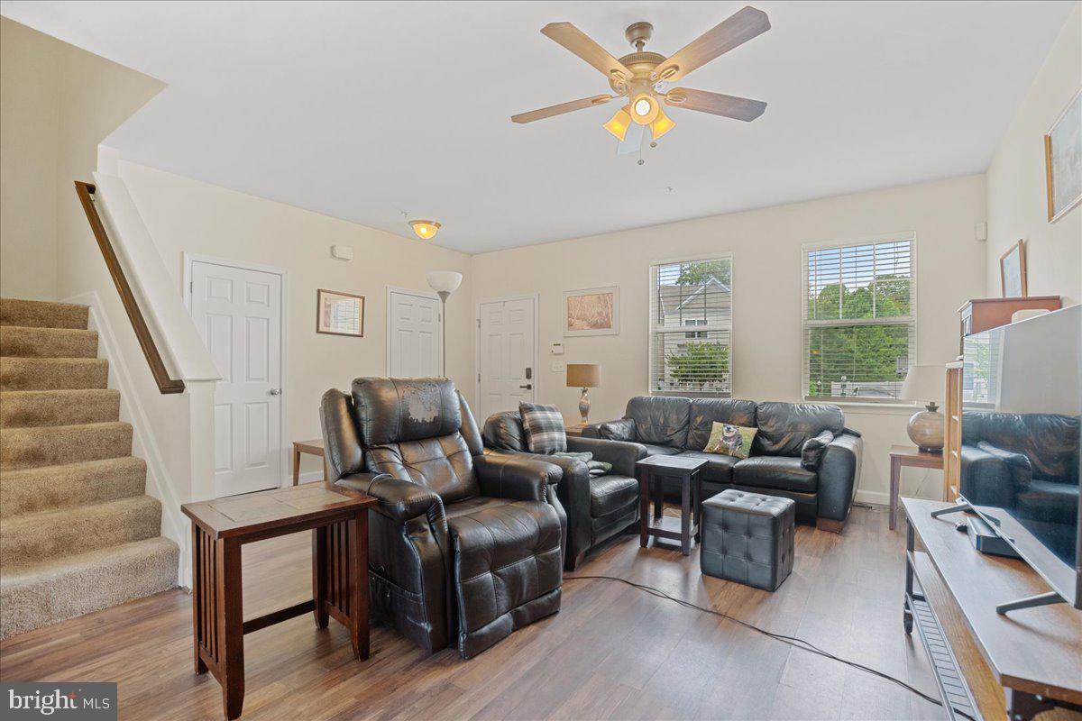Photo 8 of 43 of 524 English Oak Ln townhome